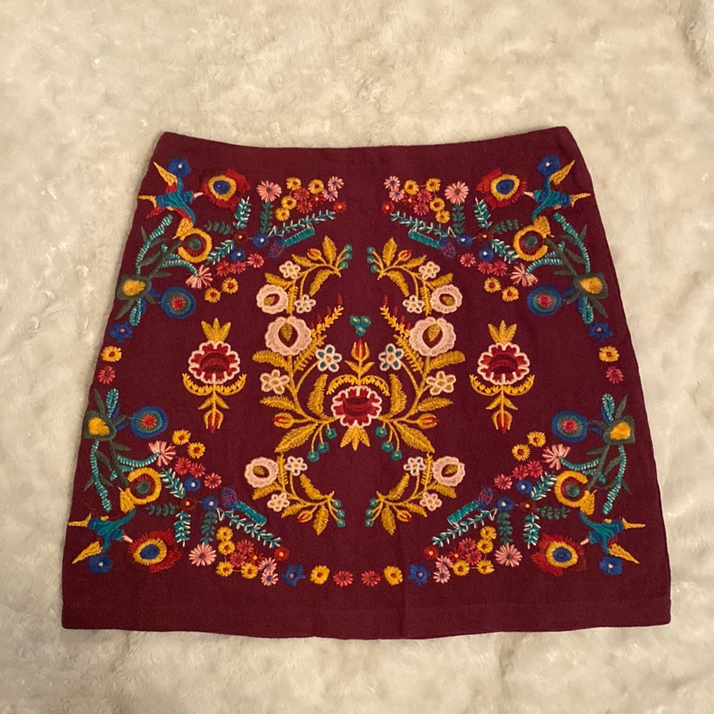 Embroidered pencil skirt
